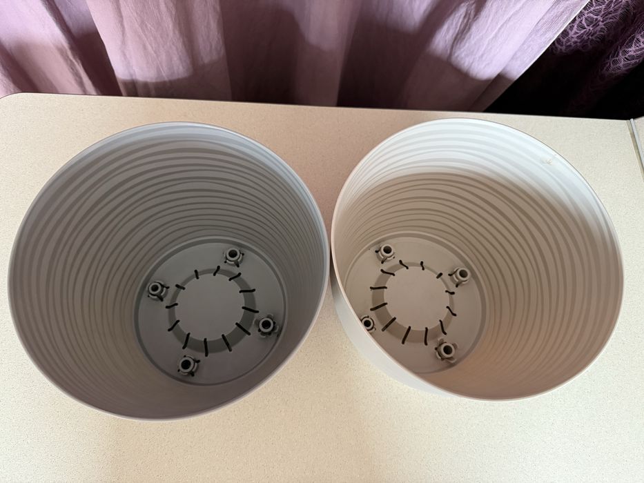 Продам два кашпо для растений