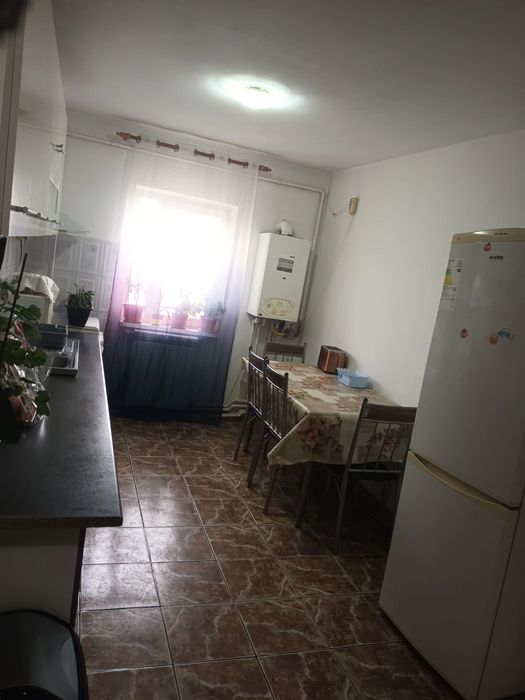 Inchiriez apartament cu 2 camere