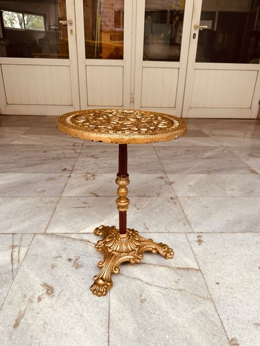 Декоративна ретро масичка в бароков стил – метална, златиста