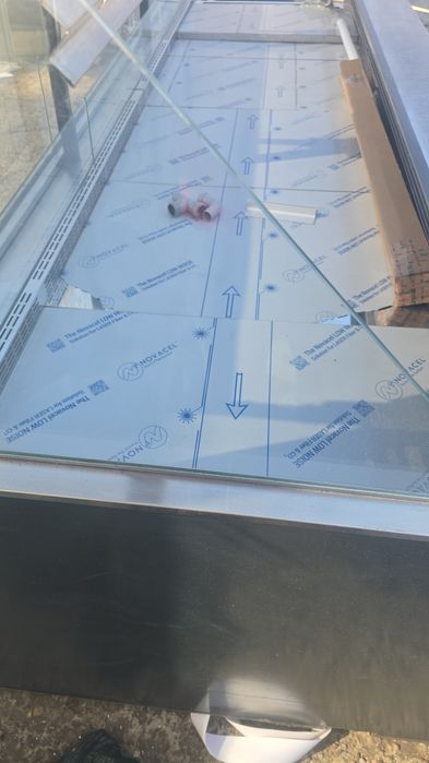 Vitrina mezeluri / lactate