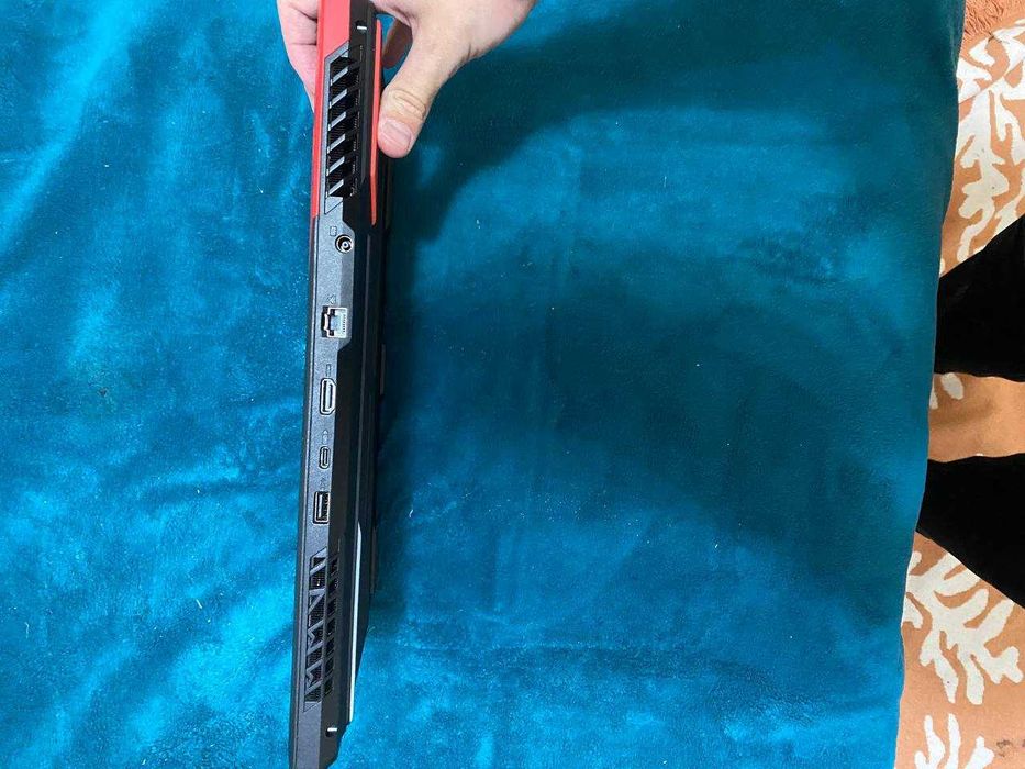Продавам лаптоп Asus Rog Strix G15
