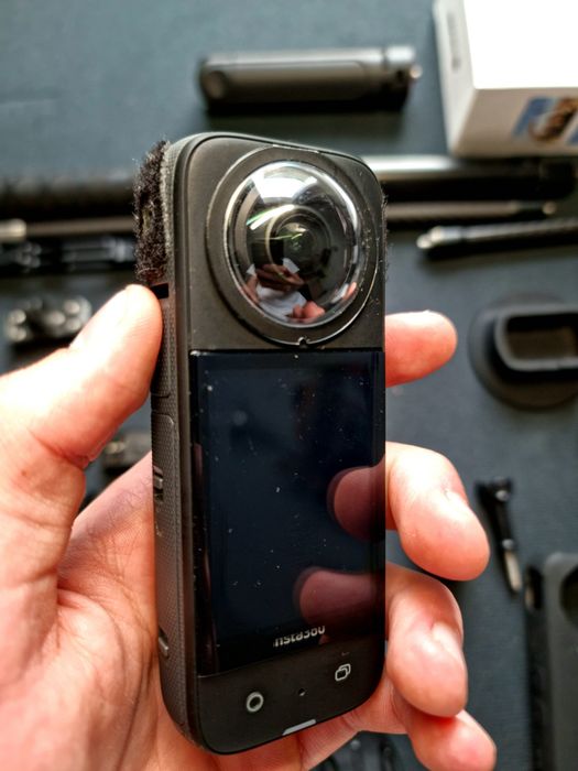 Insta360 X3 cu multe accesorii, ca nou