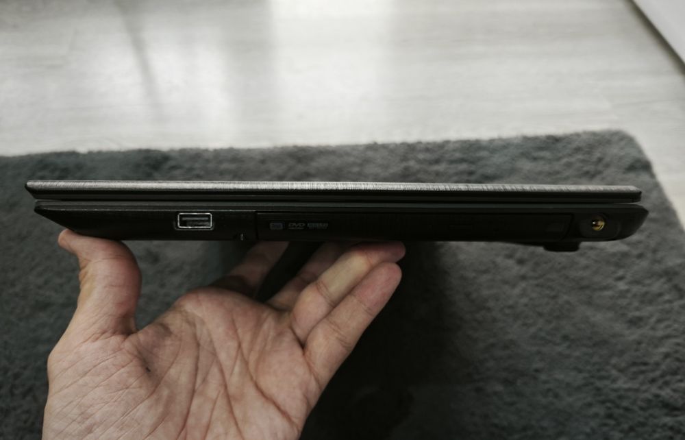 Acer Aspire E15 Intel I3 5005 8GB Ram
