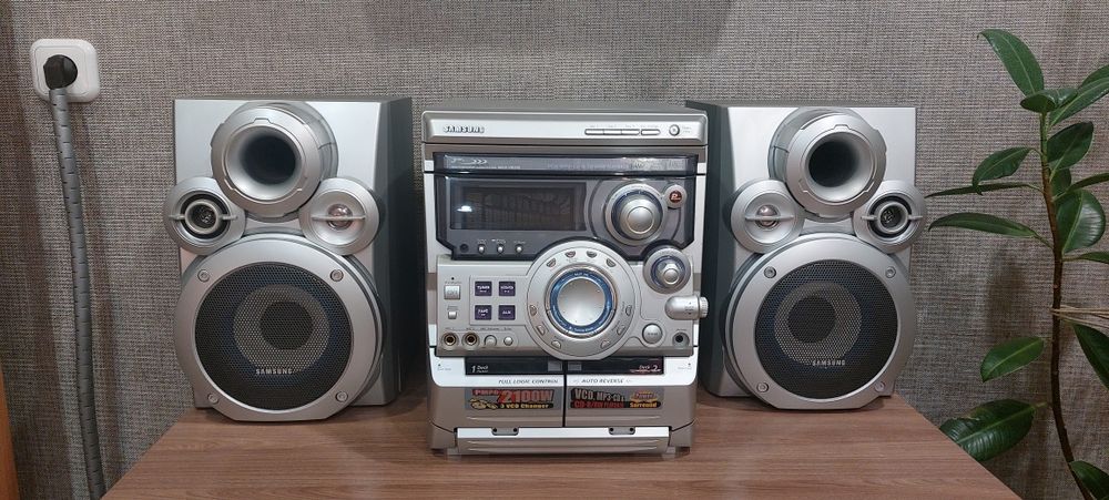 Музыкальный центр