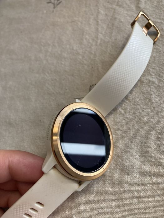 Часовник Garmin Vivoactive 3