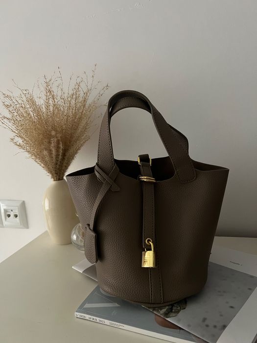 Дамска чанта бъкет