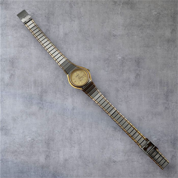 Doxa дамски швейцарски часовник с позлата