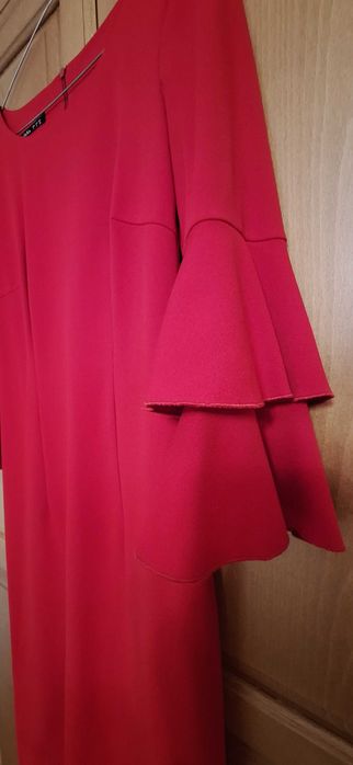 Дамска рокля в червено