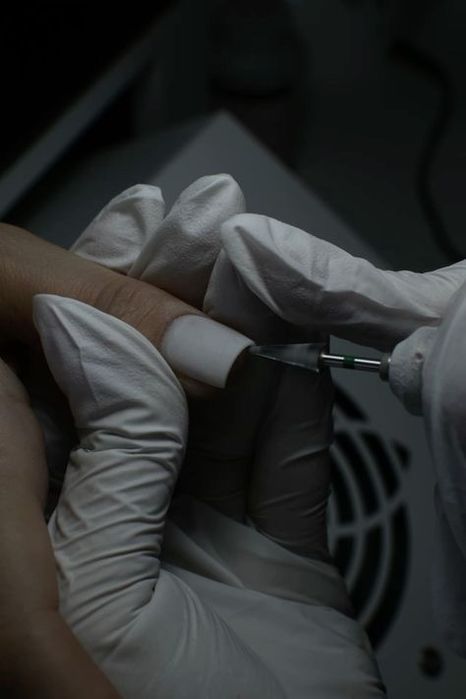 мастер по маникю