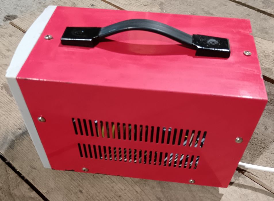 Stabilizator / regulator tensiune WELL AVR 500VA