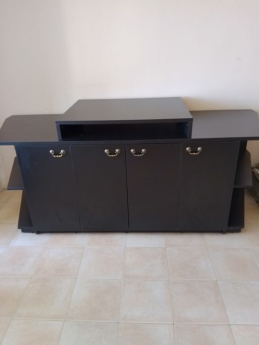 Голям поръчков шкаф