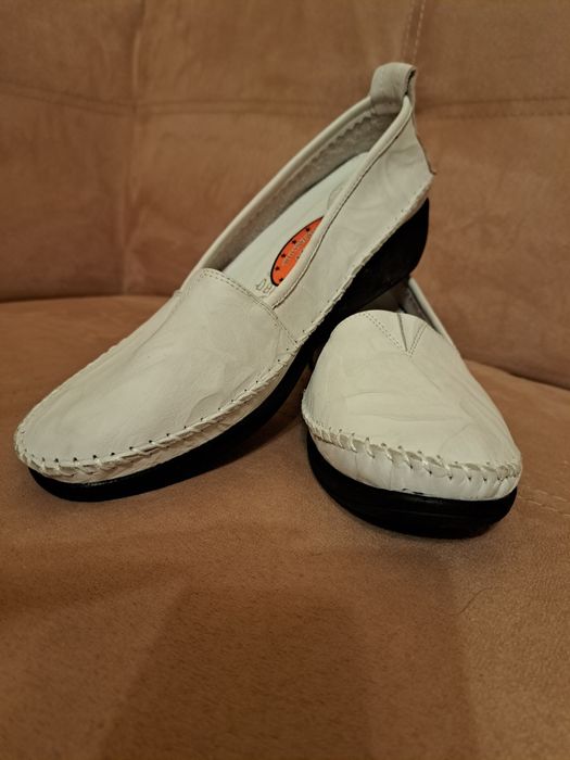 Дамски кожени обувки