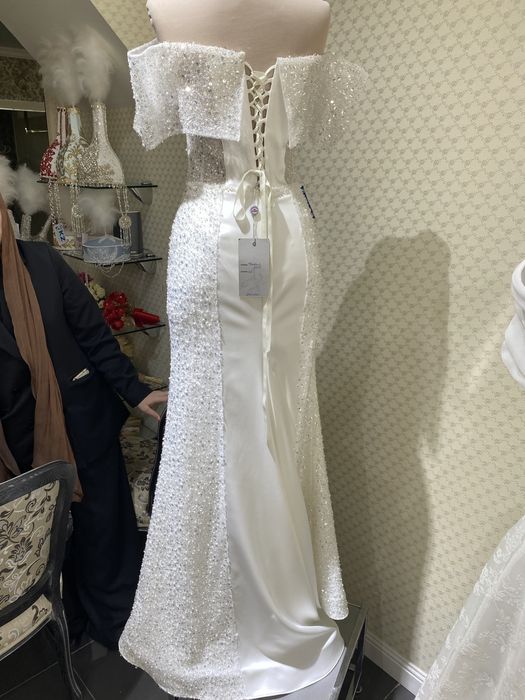 Корсетное платье с шлейфом