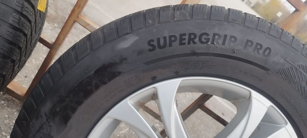 Зимни гуми със джанти  ХЮНДАЙ ИХ35 ,ТУКСОН и всички корейски и японски