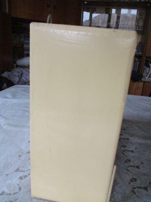 Аптечка домашна дървена за окачване на стената