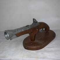 Panoply pistol pe suport de lemn