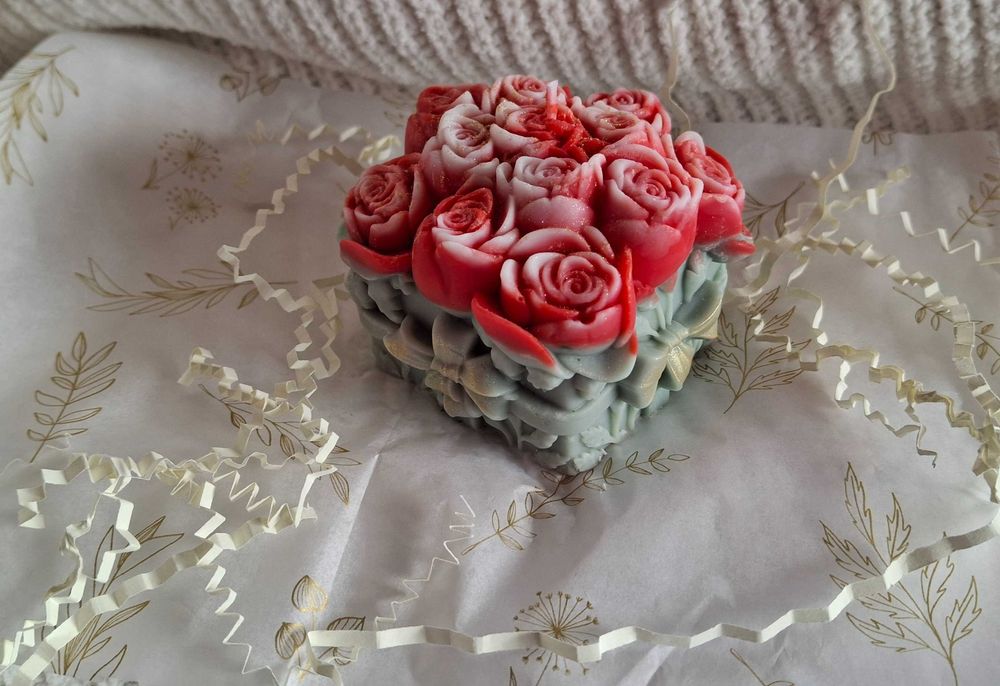 Ръчно изработени соеви свещи и натурални сапуни