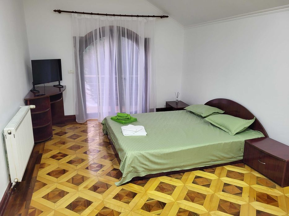 Inchiriez casa P+1+M, 7 camere 500 mp, teren 1200 mp, in Tg-Jiu