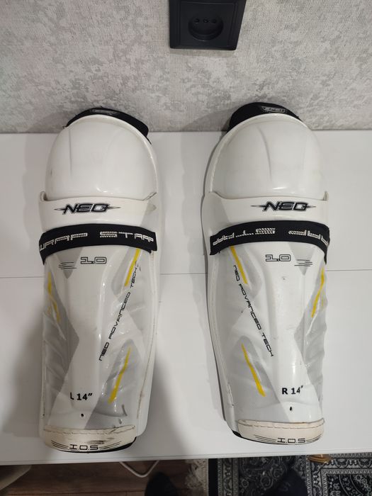 Хоккейные щитки.