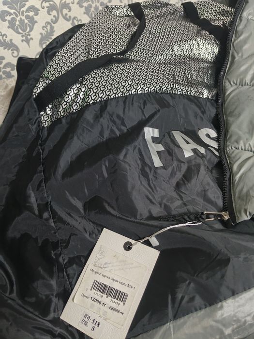 Продам демисезонную куртку