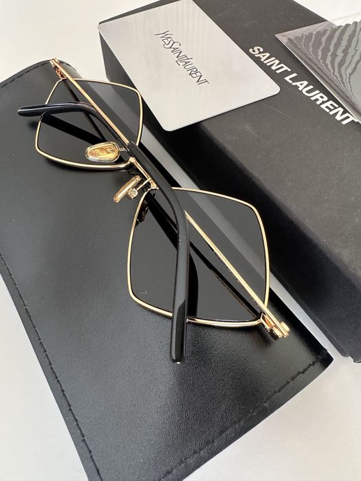 Чисто нови слънчеви очила Saint Laurent в златист цвят