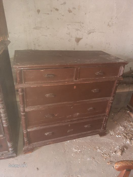 Продается  Старинный  буфет.