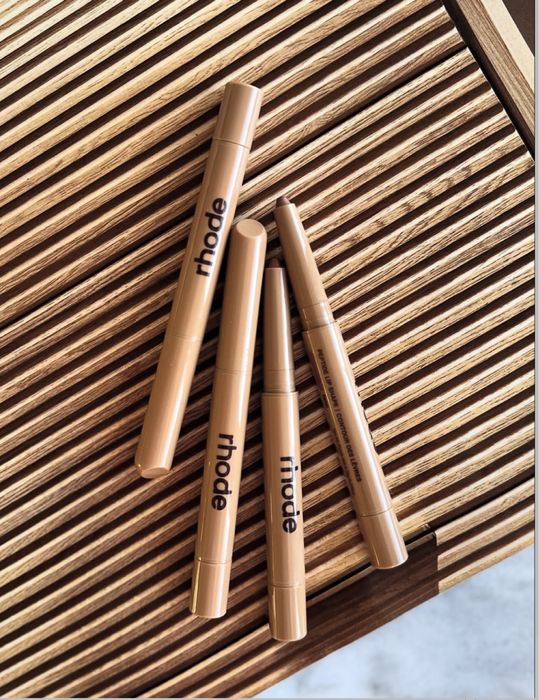 Rhode Peptide Lip Shape молив за устни от Hailey Bieber ралични нюанси