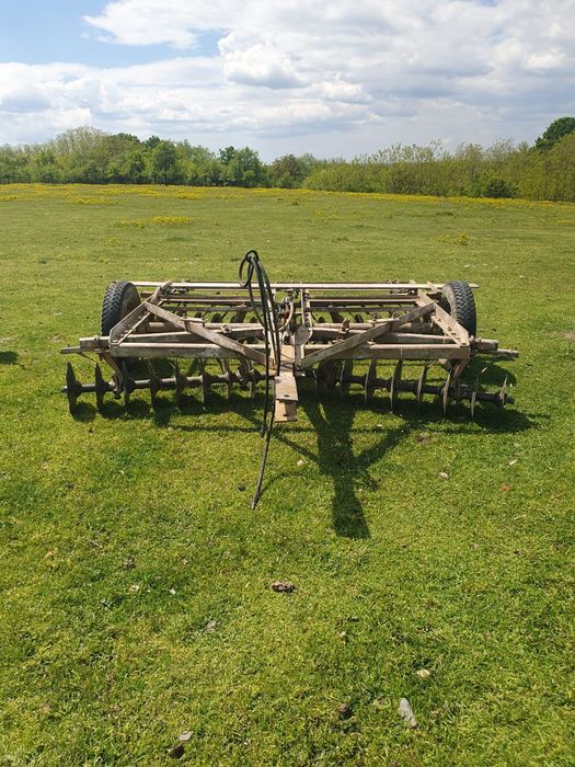 Disc si plug agricol