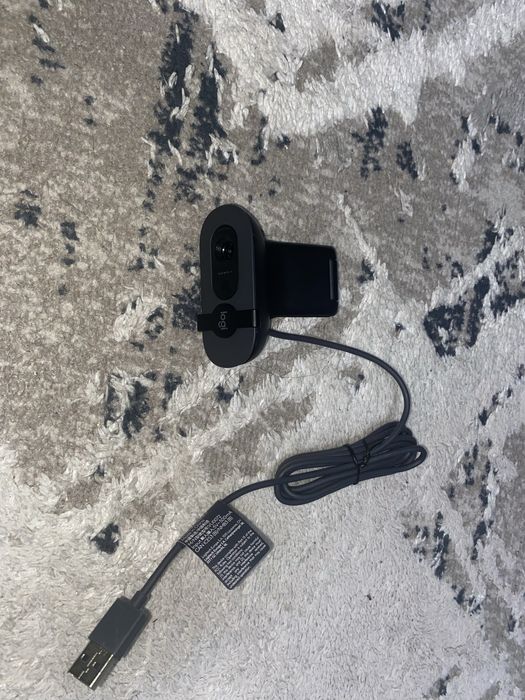 Продам вебкамеру logitech brio 100