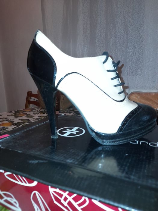 Продам ботиночки размер 39 срочно