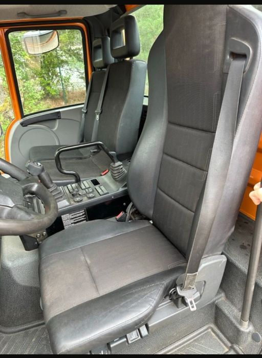 Mercedes-Benz Unimog echipat cu lama de zăpadă si sararita tva inclus