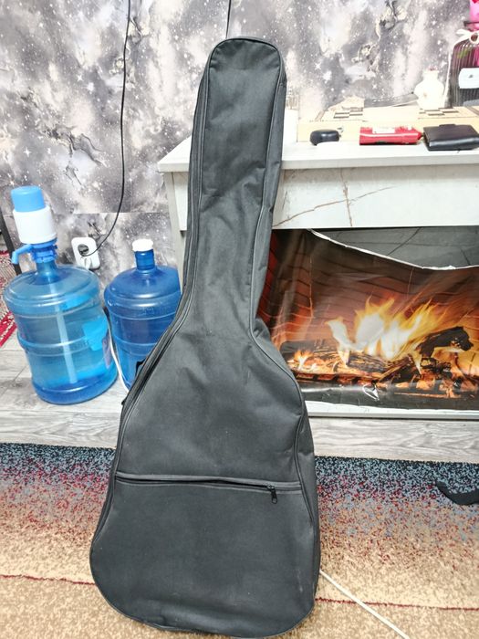 Продам гитару + чехол в подарок