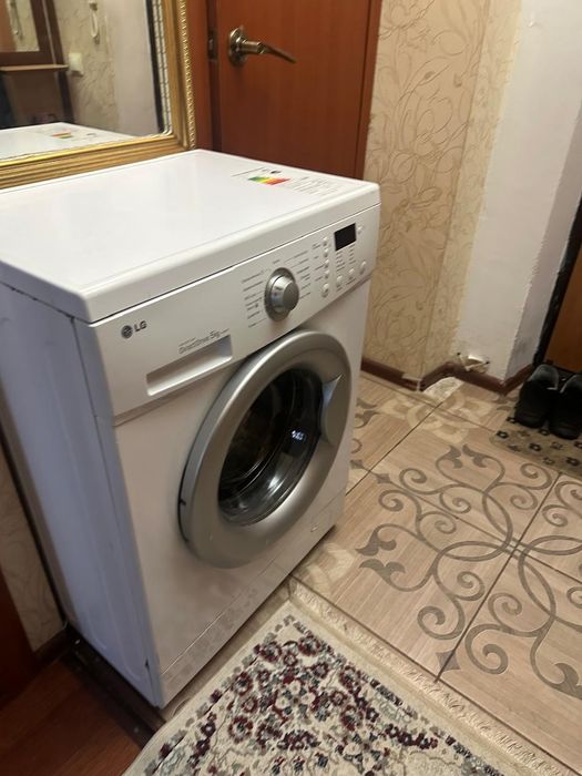 Продам машинку стиральную