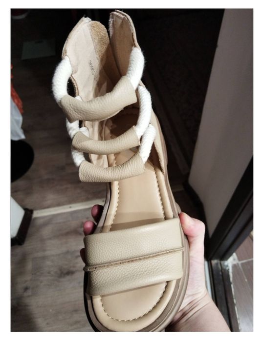 Новые кожаные босоножки OlyPoly 38