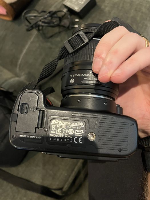 DSLR Nikon D40 + obiectiv 18–55mm + husa