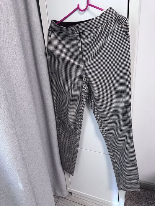 5 perechi blugi si pantaloni 100 lei impreuna