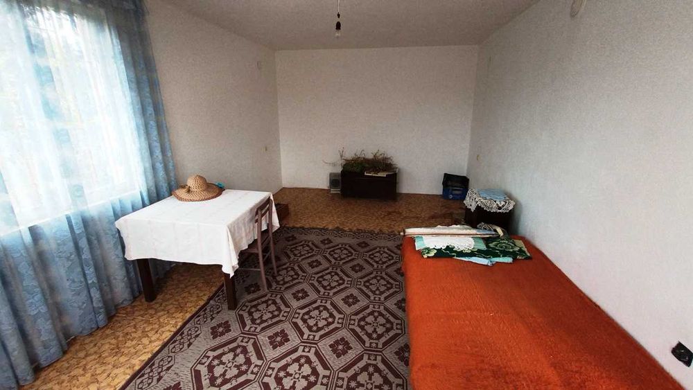 Продавам КЪЩА на 3 етажа РЗП 205м2 парцел 2045м2