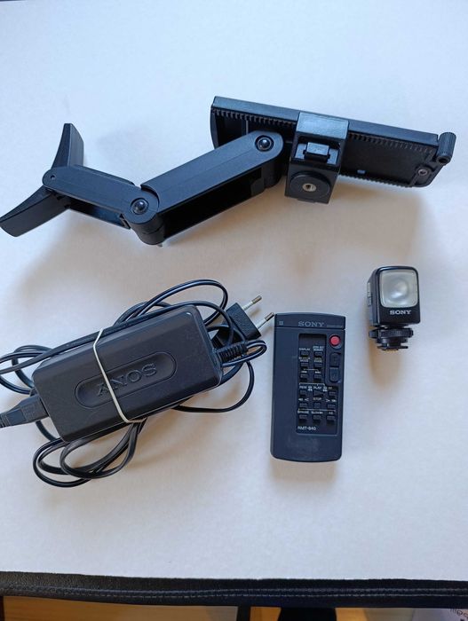 Професионална видеокамера sony 2000