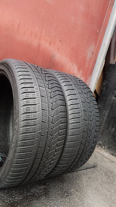 2бр. зимни гуми 235/40/19 Hankook 
dot2023