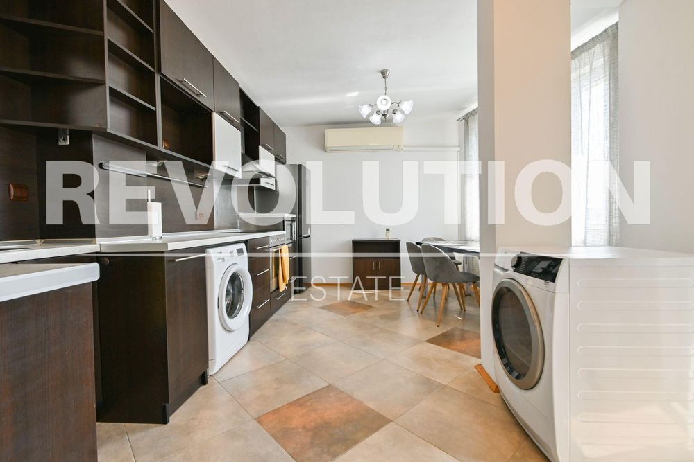 Тристаен апартамент в ж.к. Дианабад.