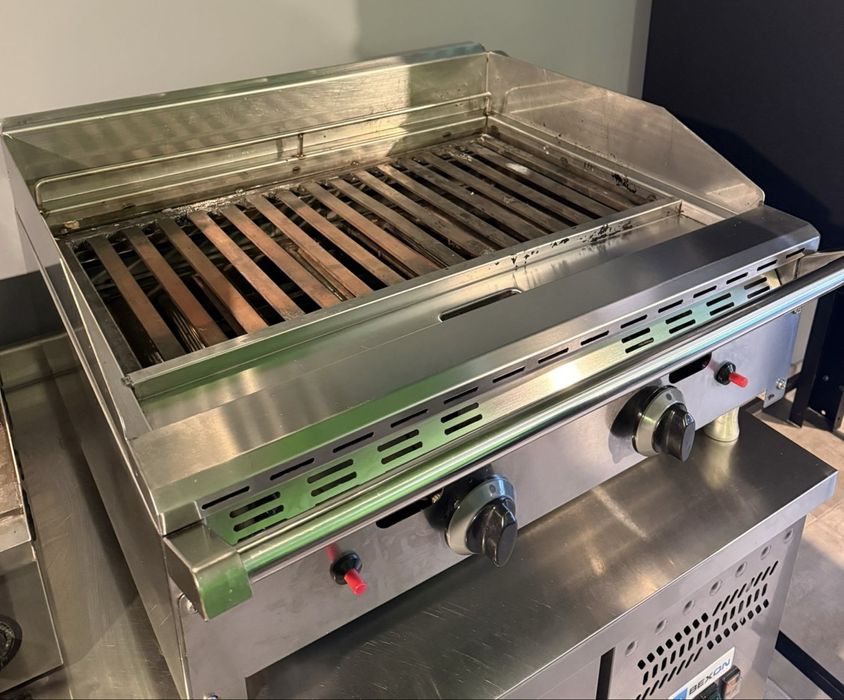 Se vinde grătar profesional pe rocă vulcanică HoReCa (pe gaz)