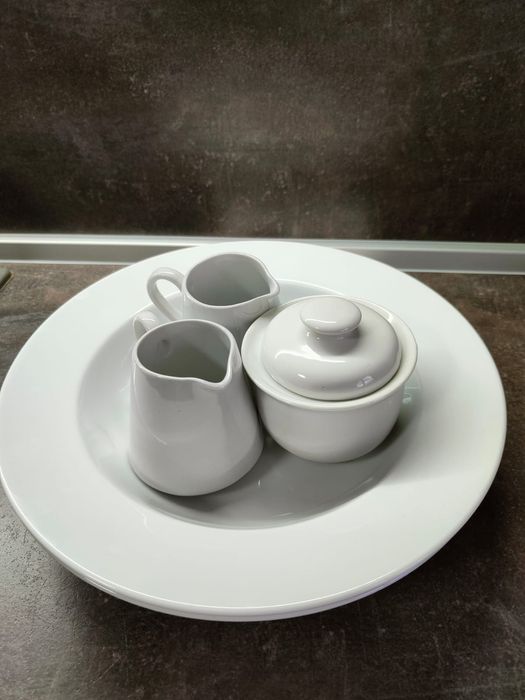 Порцеланов сет! Чинии, канички, захарница