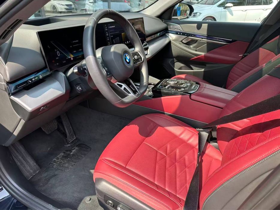 BMW i5 40L M-Sport 2025 yil