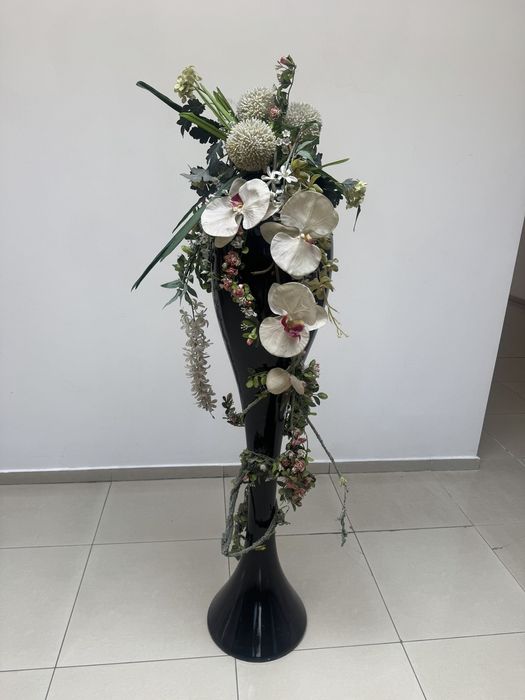 Ваза висока черна