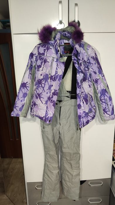 Продам горнолыжный костюм для девочки