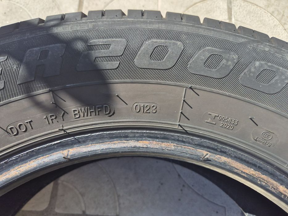 1бр.лятна бусова гума 215/65/16 C