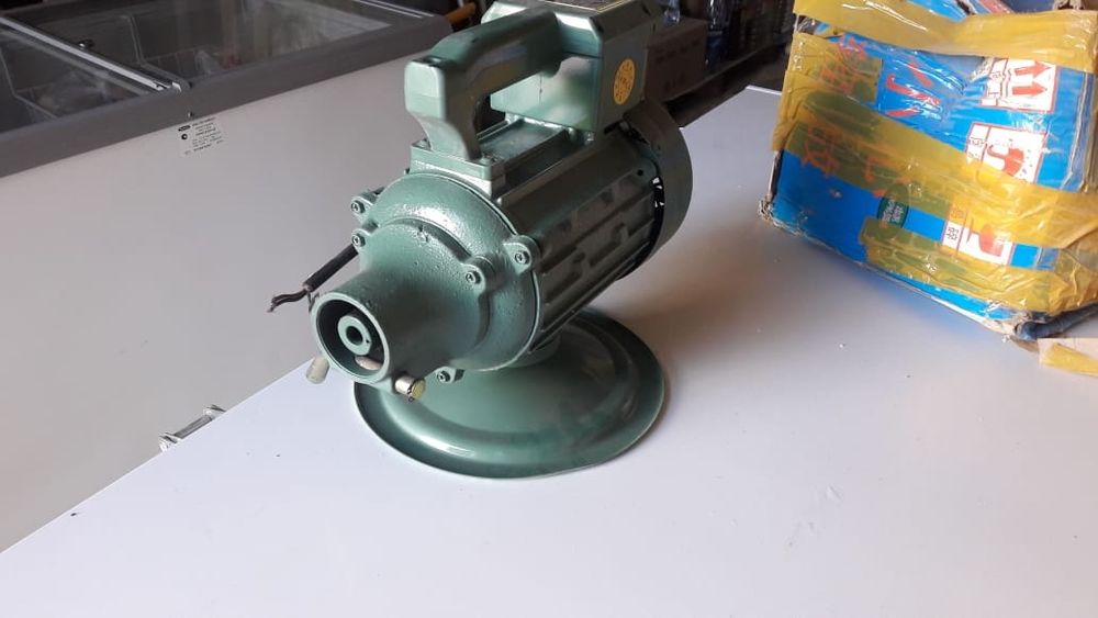 Бетонный вибратор