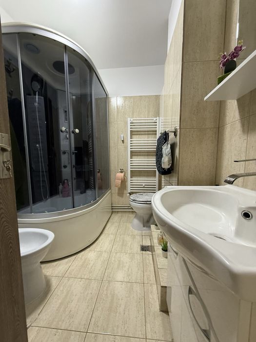 Vând apartament cu 3 camere, Cartierul Păcii, etaj 1