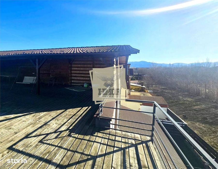Apartament 3 camere terasa 80 mp si  curte 145 mp zona Calea Cisnadiei