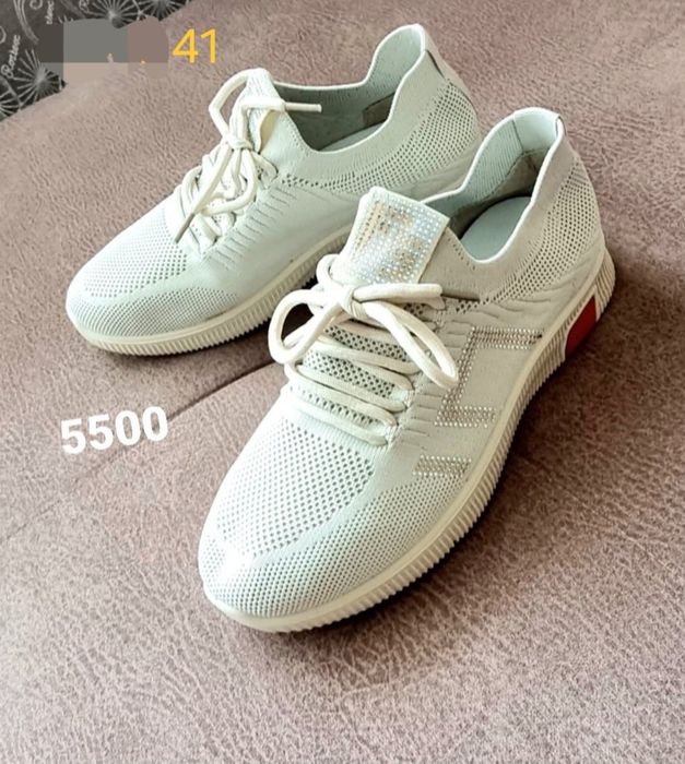 Продаю женские кроссовки 41рр